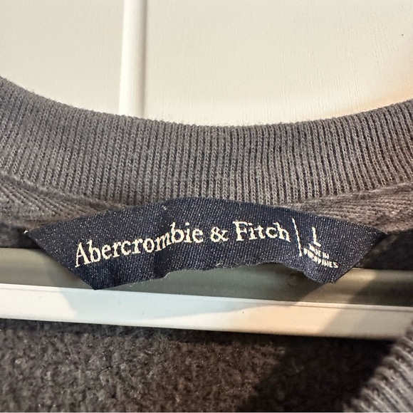 Abercrombie & Fitch Cropped Sweatshirt - Picture 3 of 4